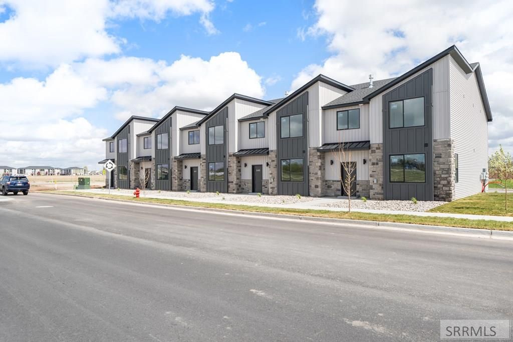 Image 1 of property listing at 729 Curlew Drive, Ammon, ID 83406