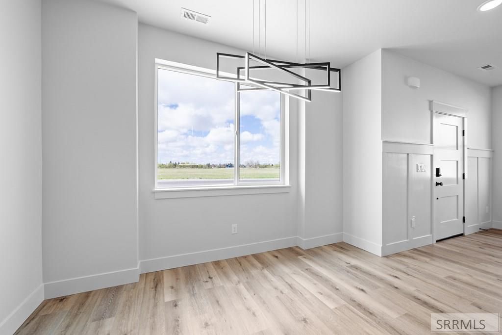 Image 22 of property listing at 729 Curlew Drive, Ammon, ID 83406