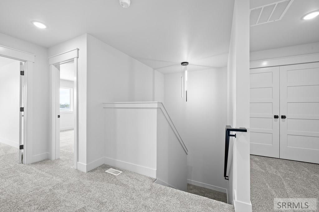 Image 34 of property listing at 729 Curlew Drive, Ammon, ID 83406