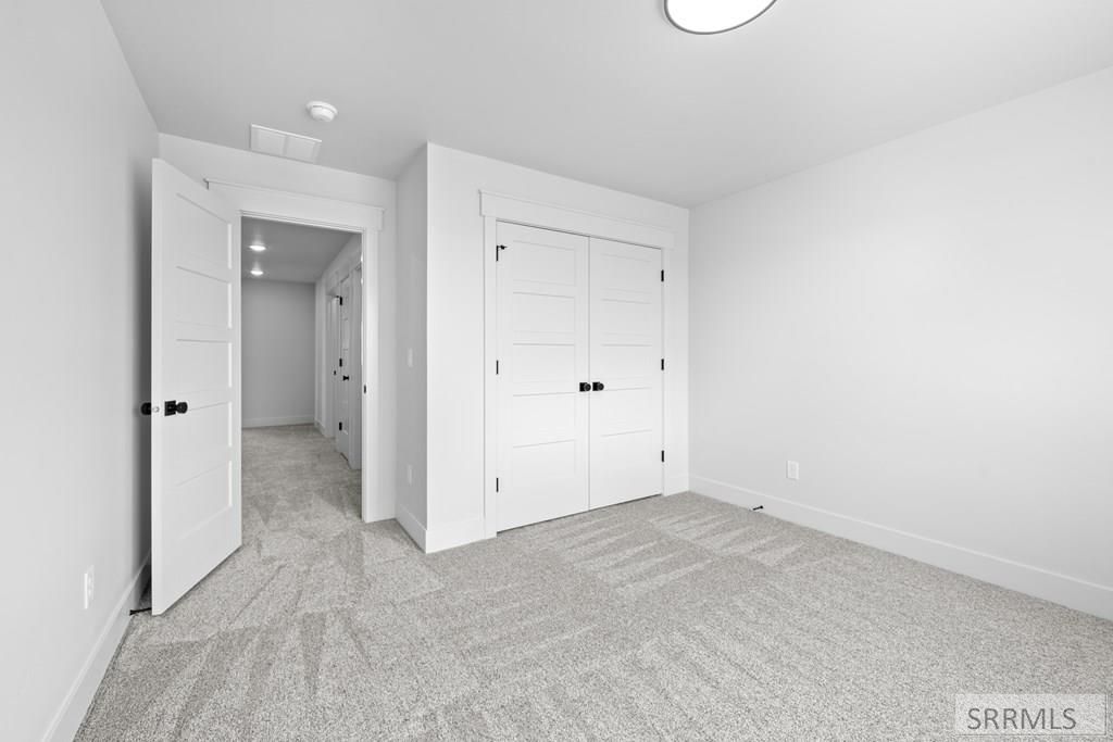 Image 48 of property listing at 729 Curlew Drive, Ammon, ID 83406
