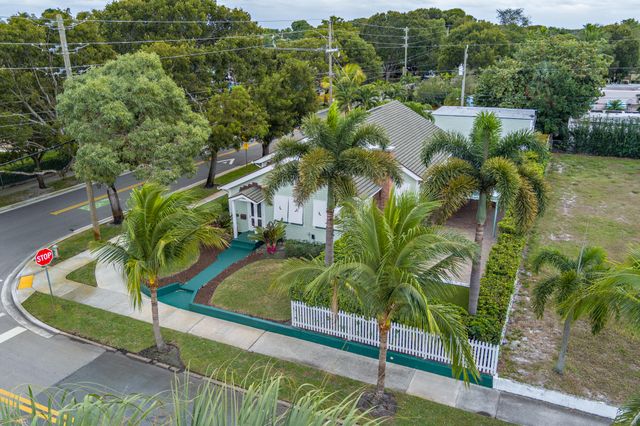 800 Kanuga Drive, West Palm Beach, FL 33401