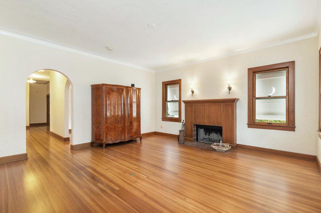 800 Kanuga Drive, West Palm Beach, FL 33401