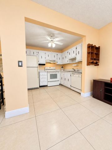 391 BURGUNDY I Avenue, Delray Beach, FL 33484