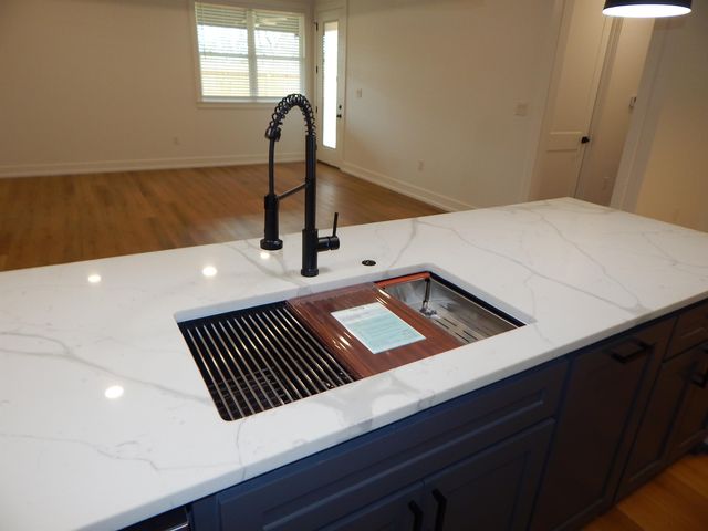 794 KAUFMAN, Gilmer, TX 75644