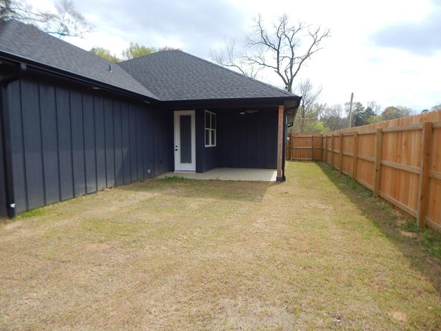 794 KAUFMAN, Gilmer, TX 75644