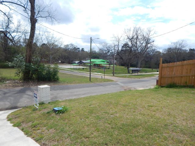 794 KAUFMAN, Gilmer, TX 75644