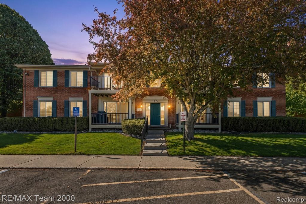 12049 Ina Drive, Sterling Heights, MI 48312