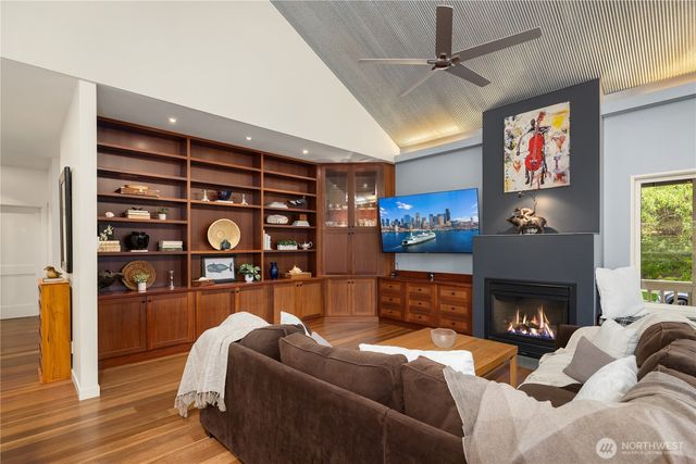 4712 SW Brace Point Dr, Seattle, WA 98136