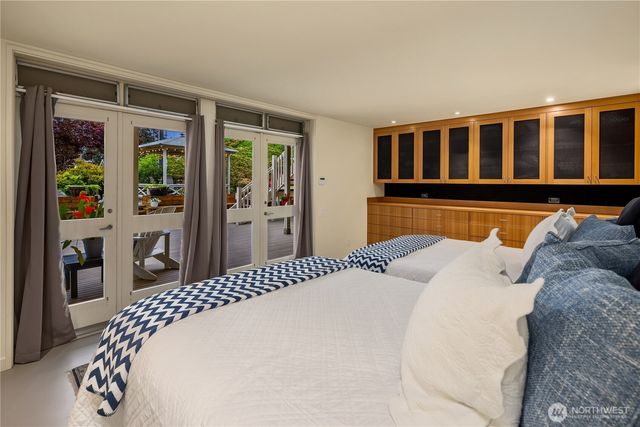 4712 SW Brace Point Dr, Seattle, WA 98136