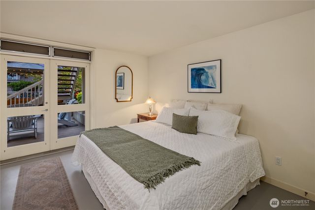 4712 SW Brace Point Dr, Seattle, WA 98136