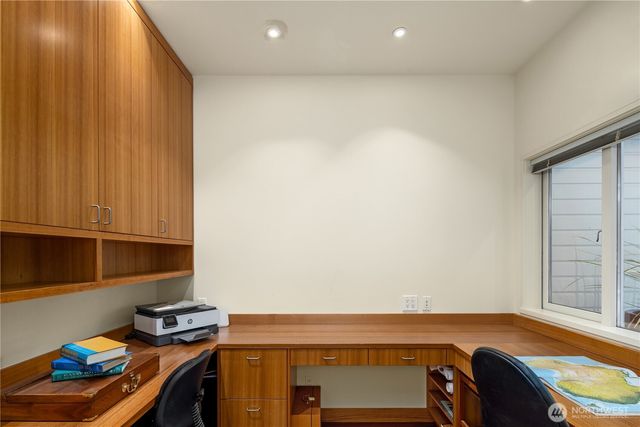 4712 SW Brace Point Dr, Seattle, WA 98136