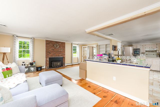 4 Lenora Drive, Simsbury, CT 06092