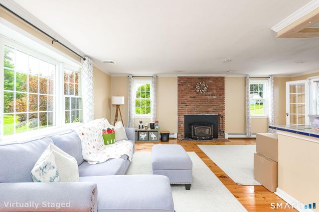 4 Lenora Drive, Simsbury, CT 06092