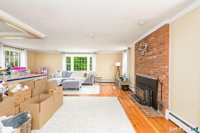 4 Lenora Drive, Simsbury, CT 06092