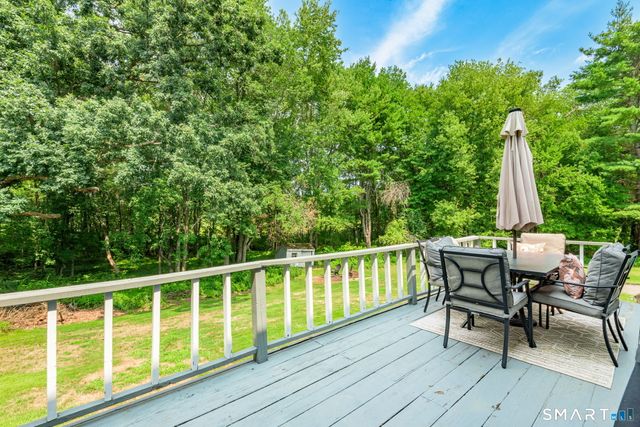 4 Lenora Drive, Simsbury, CT 06092