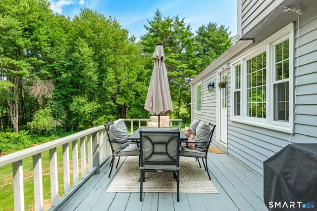 4 Lenora Drive, Simsbury, CT 06092