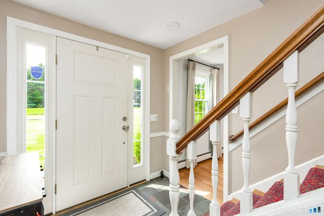 4 Lenora Drive, Simsbury, CT 06092