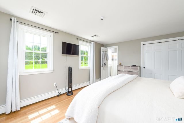 4 Lenora Drive, Simsbury, CT 06092