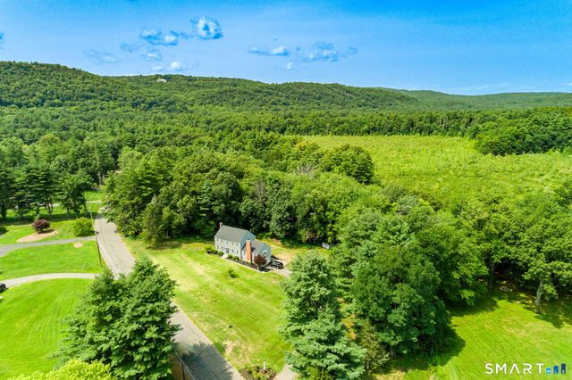 4 Lenora Drive, Simsbury, CT 06092