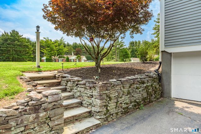 4 Lenora Drive, Simsbury, CT 06092