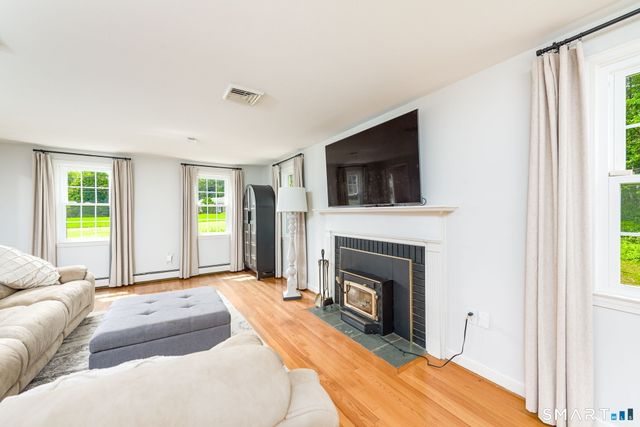 4 Lenora Drive, Simsbury, CT 06092