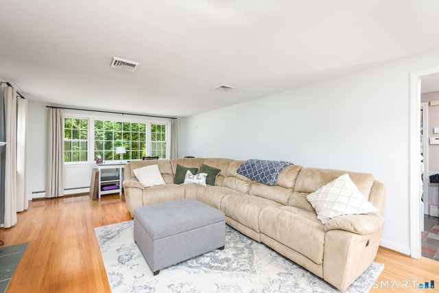 4 Lenora Drive, Simsbury, CT 06092