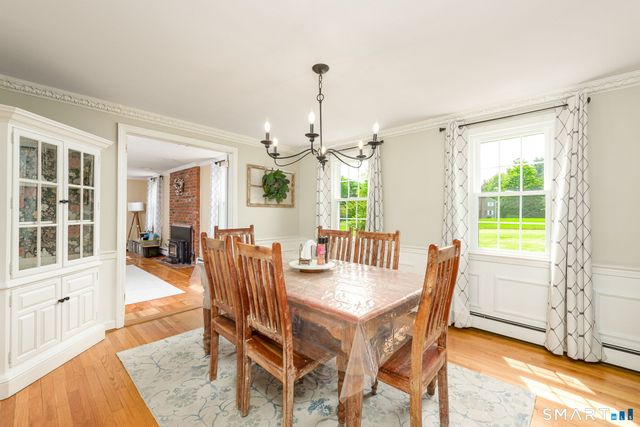 4 Lenora Drive, Simsbury, CT 06092