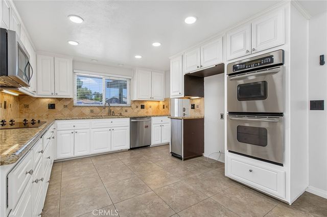 23584 Brook, Canyon Lake, CA 92587