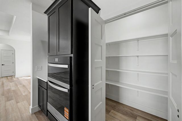 2210 Huntwood Dr, Salina, KS 67401