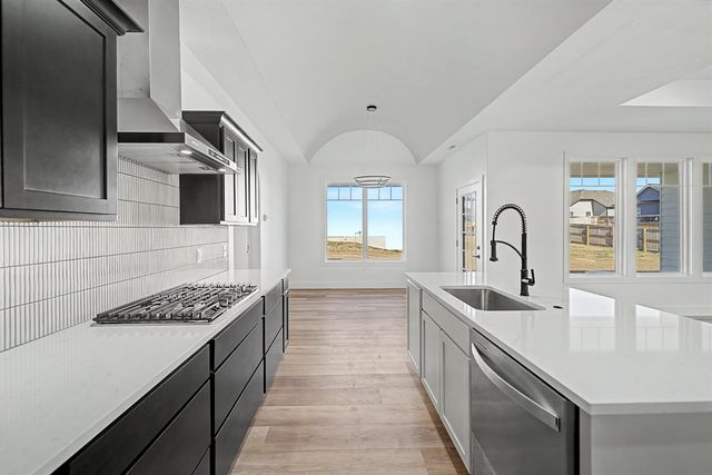 2210 Huntwood Dr, Salina, KS 67401