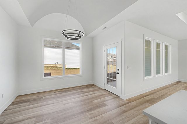 2210 Huntwood Dr, Salina, KS 67401