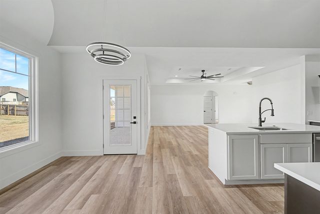 2210 Huntwood Dr, Salina, KS 67401