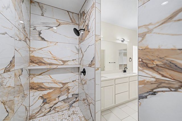 2210 Huntwood Dr, Salina, KS 67401