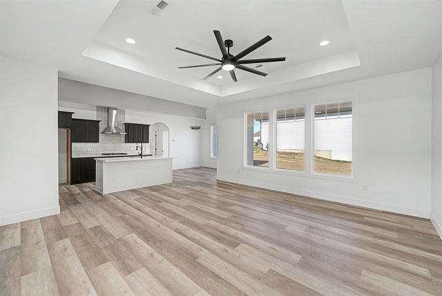 2210 Huntwood Dr, Salina, KS 67401