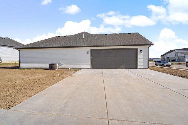 2210 Huntwood Dr, Salina, KS 67401