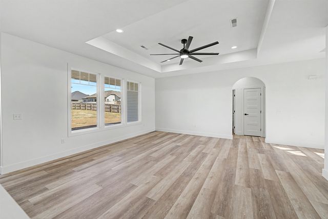 2210 Huntwood Dr, Salina, KS 67401