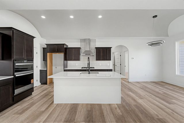 2210 Huntwood Dr, Salina, KS 67401