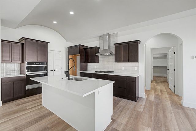 2210 Huntwood Dr, Salina, KS 67401