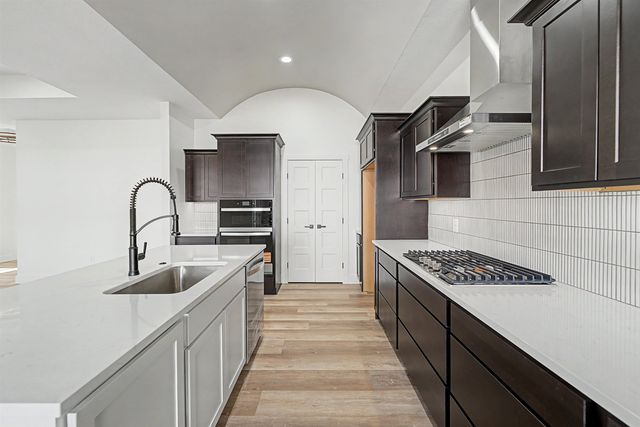 2210 Huntwood Dr, Salina, KS 67401