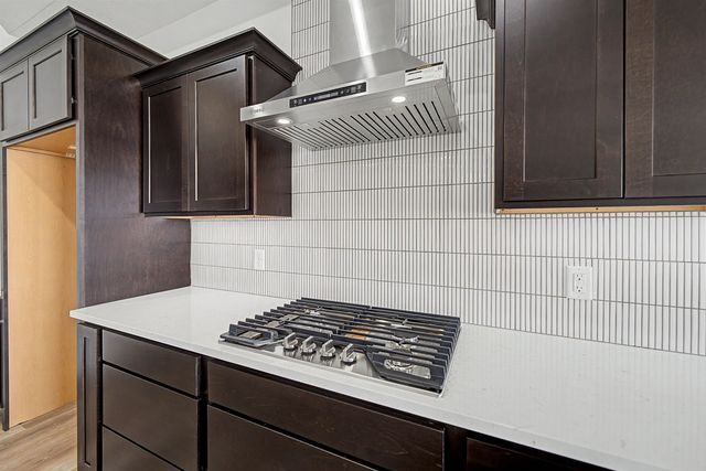 2210 Huntwood Dr, Salina, KS 67401