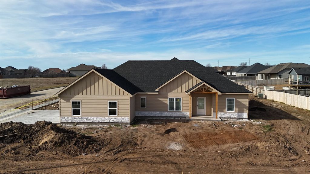 2210 Huntwood Dr, Salina, KS 67401