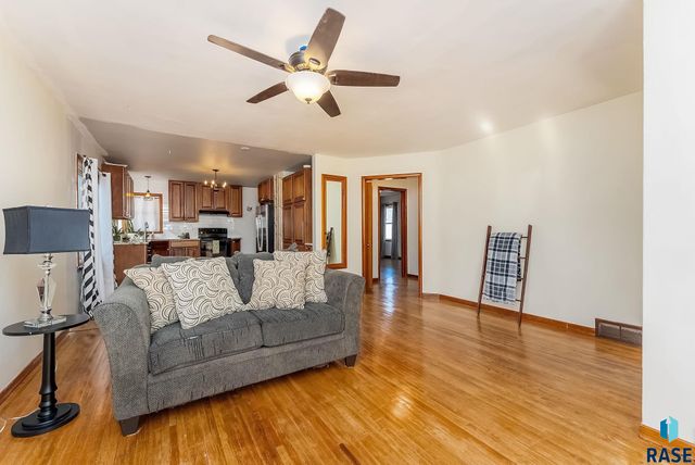 409 S Hawthorne Ave Avenue, Sioux Falls, SD 57104