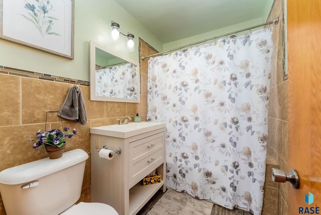 409 S Hawthorne Ave Avenue, Sioux Falls, SD 57104