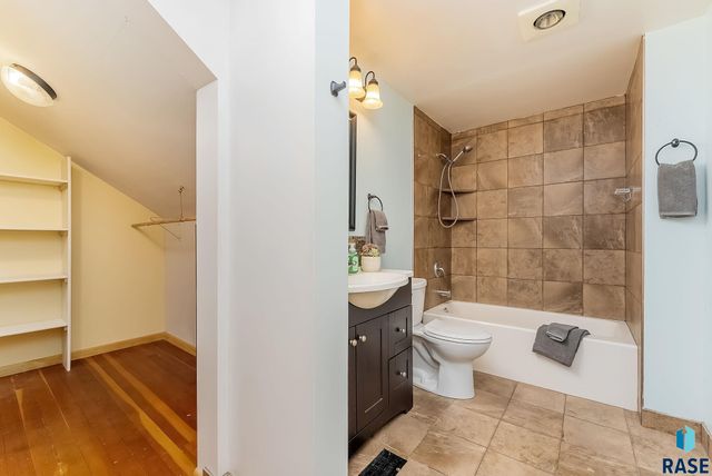 409 S Hawthorne Ave Avenue, Sioux Falls, SD 57104