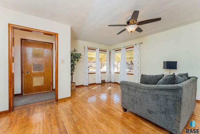 409 S Hawthorne Ave Avenue, Sioux Falls, SD 57104