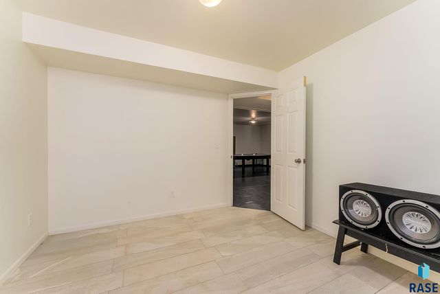 409 S Hawthorne Ave Avenue, Sioux Falls, SD 57104