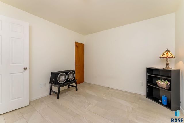 409 S Hawthorne Ave Avenue, Sioux Falls, SD 57104