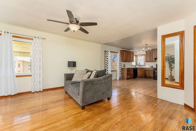 409 S Hawthorne Ave Avenue, Sioux Falls, SD 57104