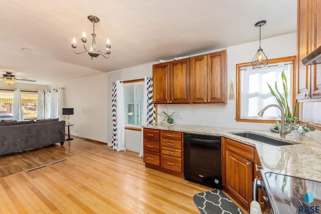 409 S Hawthorne Ave Avenue, Sioux Falls, SD 57104