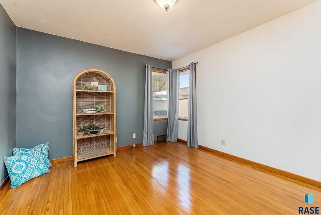 409 S Hawthorne Ave Avenue, Sioux Falls, SD 57104